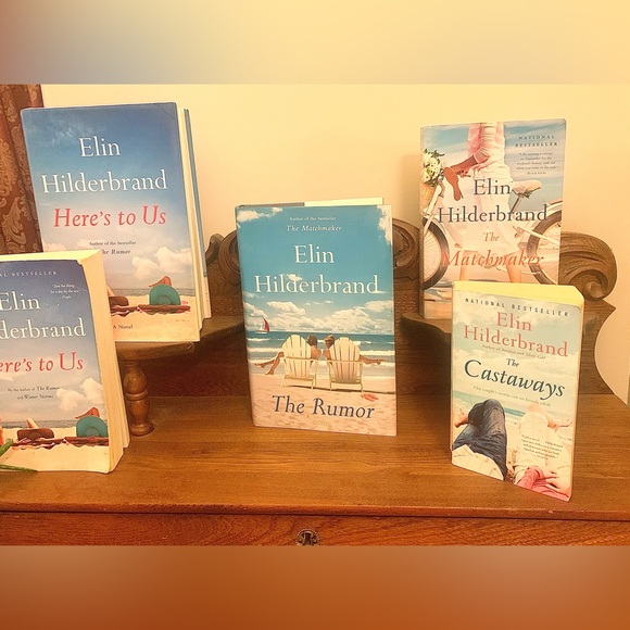 Elin Hilderbrand Five Books, Four Stories - Picture 4 of 11